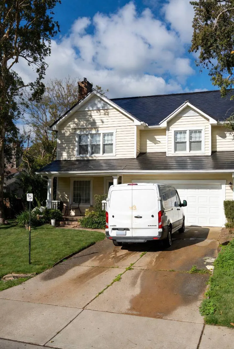 Commercial pressure washing truck and building exterior in Rochester NH